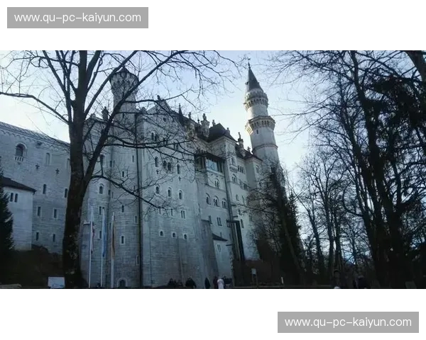 佛罗伦萨的红与白，热刺的白与蓝：一场穿越时空的意英对话
